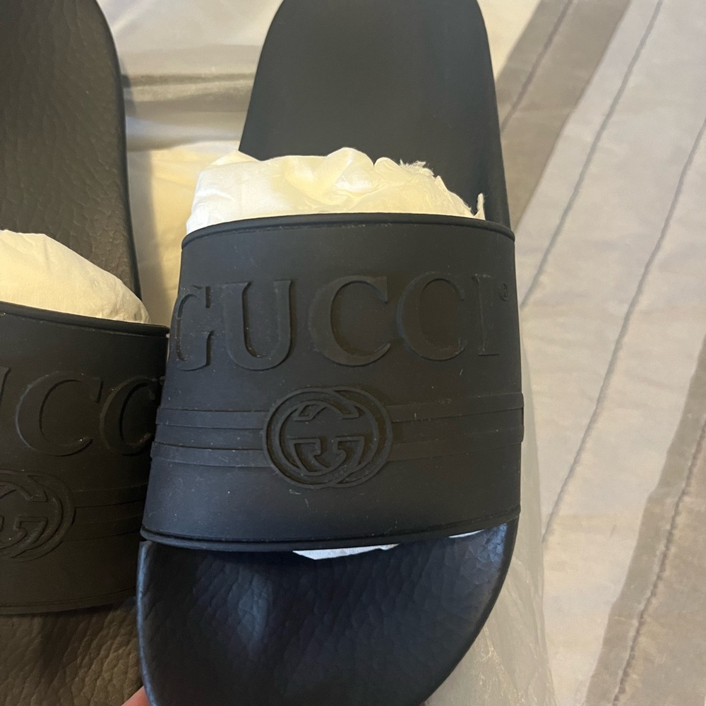 GUCCI Embossed Black Slides - Picture 4 of 15